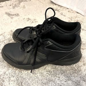 Women’s all black Nike shoes, great condition!